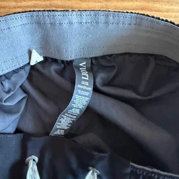 Vuori Linerless Workout Shorts – Size M | - Picture 3 of 3
